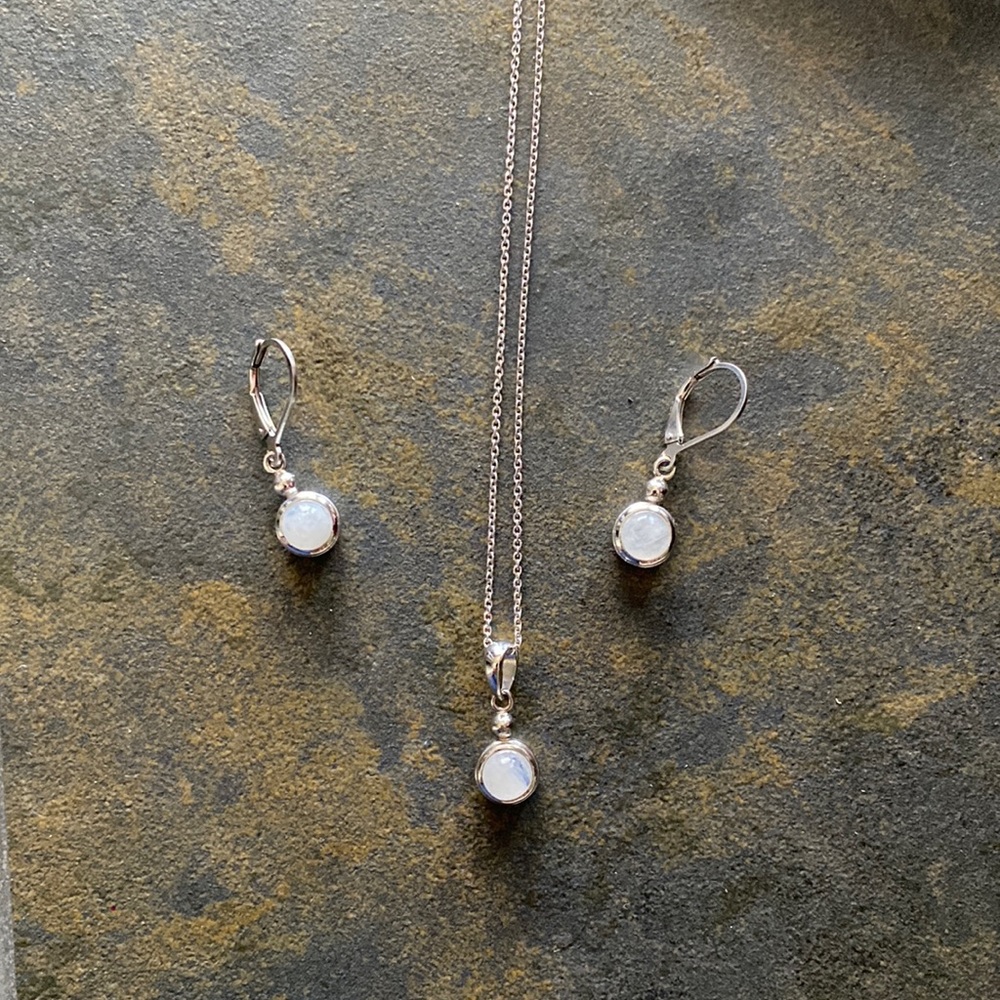 Beautiful sterling silver moonstone necklace and earrings set.